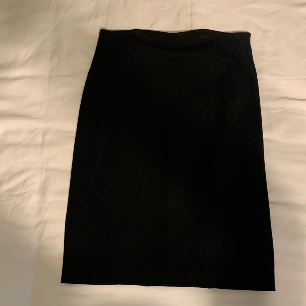 Ann Taylor size 4 rayon/nylon/spandex skirt
